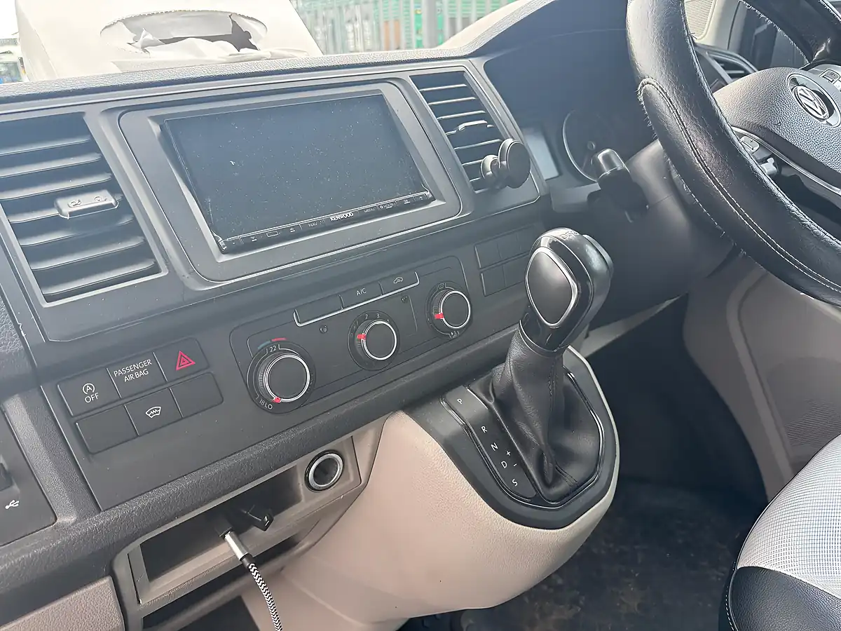 Used 2016 Volkswagen Transporter Highline Silver - Interior and Exterior details 5