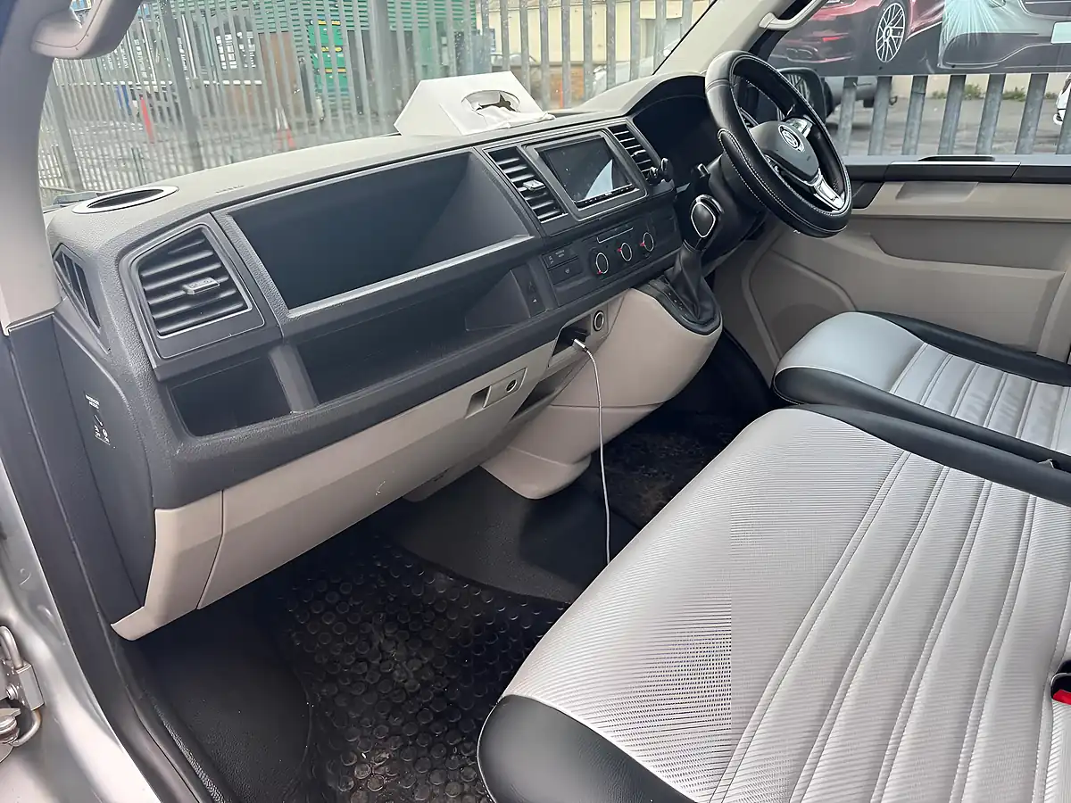 Used 2016 Volkswagen Transporter Highline Silver - Interior and Exterior details 8