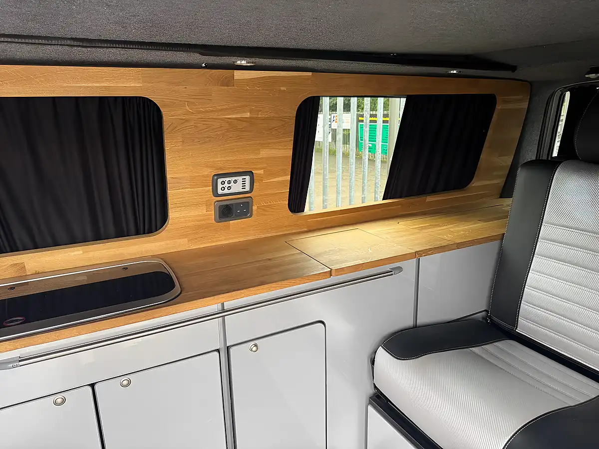 Used 2016 Volkswagen Transporter Highline Silver - Interior and Exterior details 9