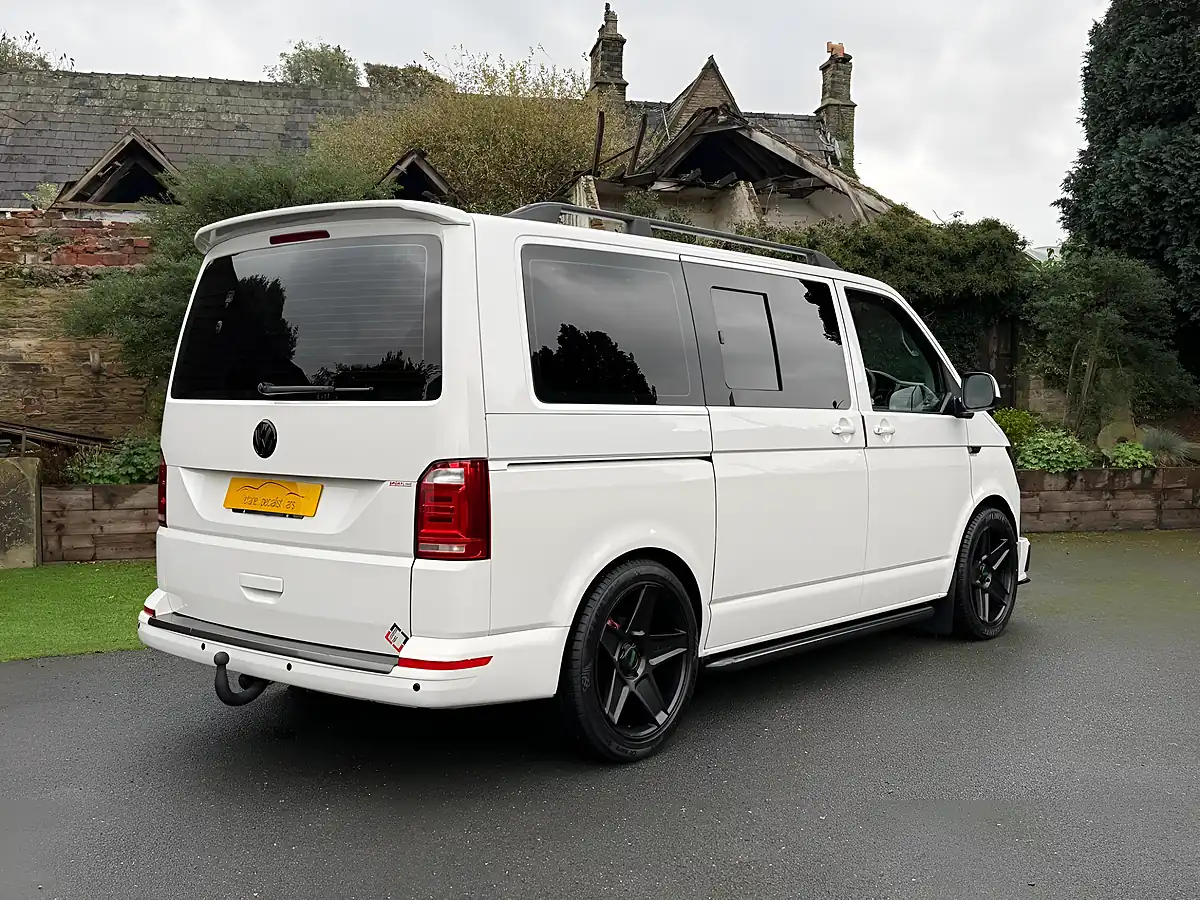 Used 2016 Volkswagen Transporter Shuttle S White - Interior and Exterior details 11