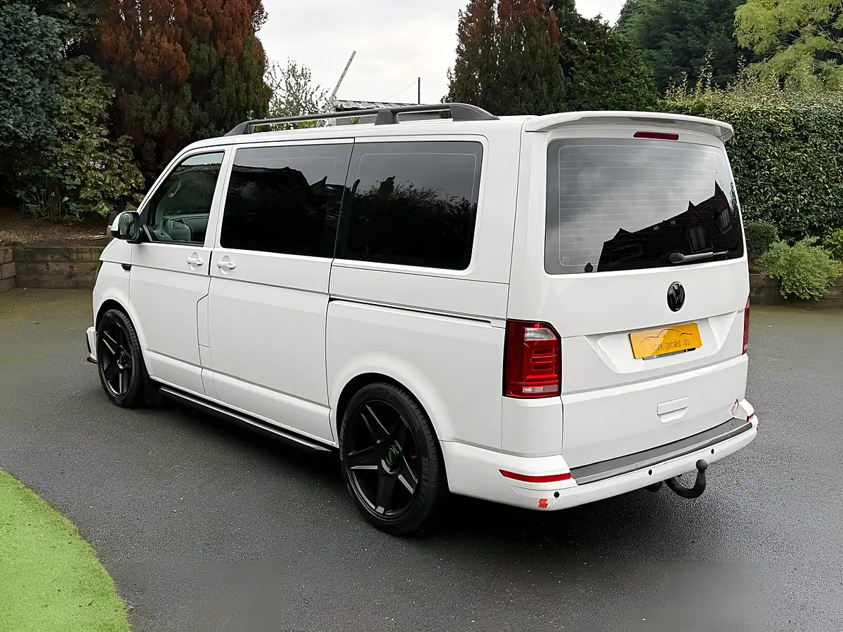 Used 2016 Volkswagen Transporter Shuttle S White - Interior and Exterior details 12