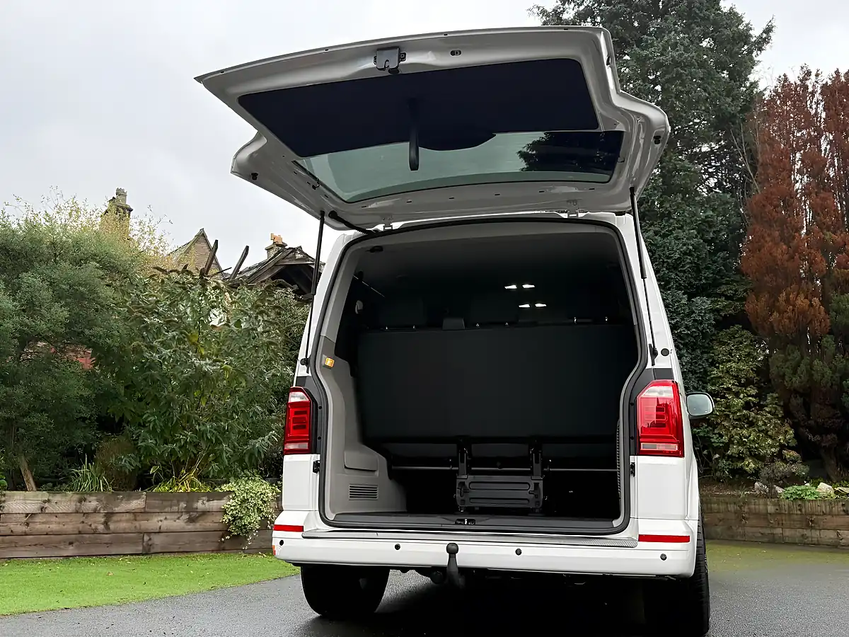 Used 2016 Volkswagen Transporter Shuttle S White - Interior and Exterior details 13