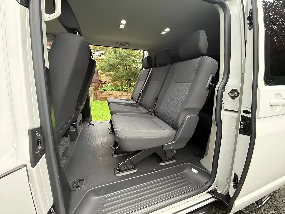 Used 2016 Volkswagen Transporter Shuttle S White - Interior and Exterior details 14