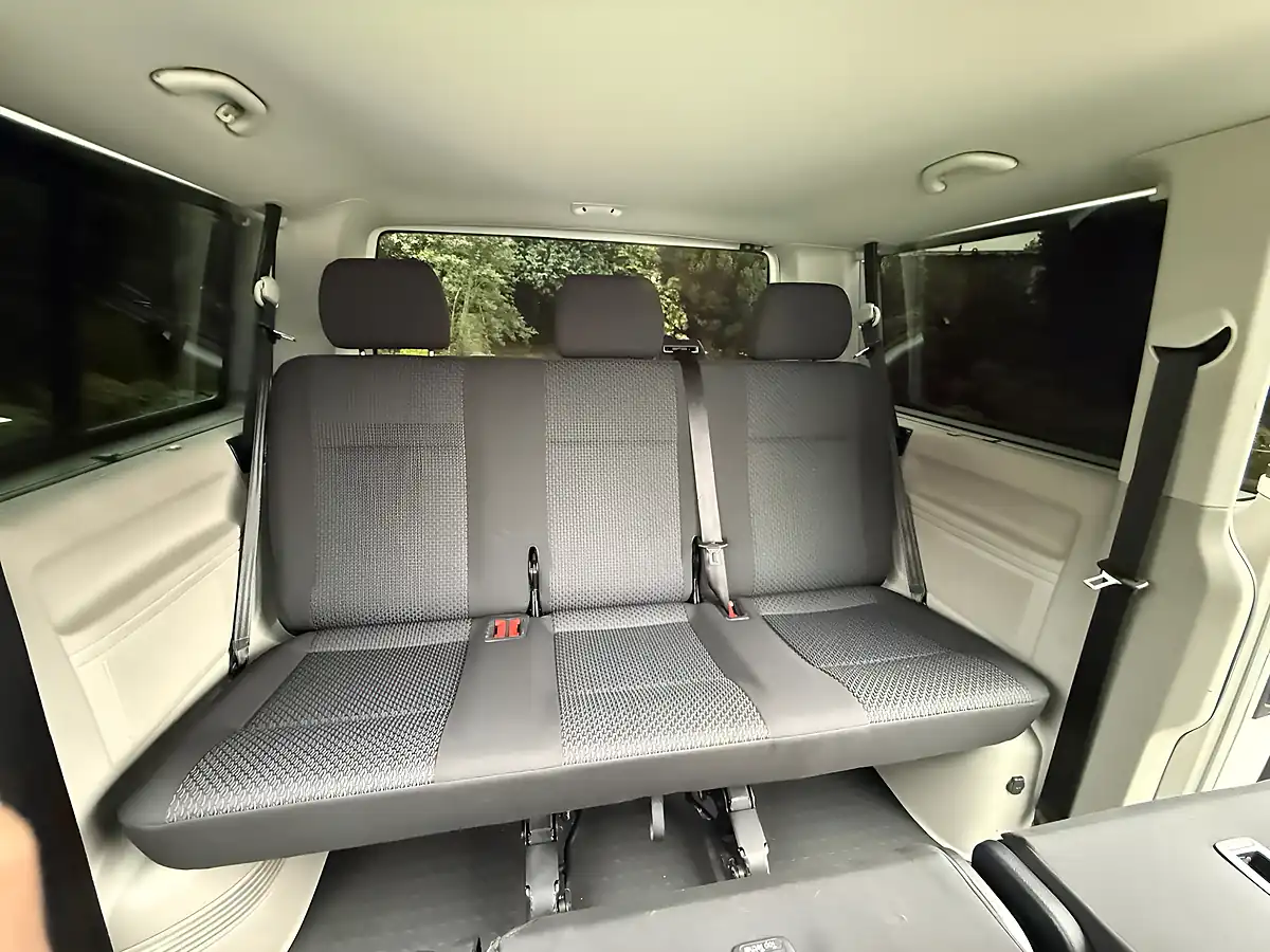 Used 2016 Volkswagen Transporter Shuttle S White - Interior and Exterior details 18