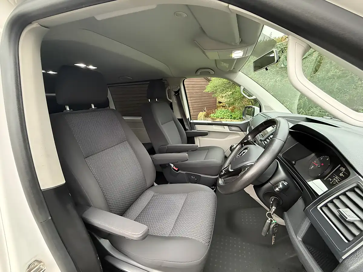 Used 2016 Volkswagen Transporter Shuttle S White - Interior and Exterior details 19
