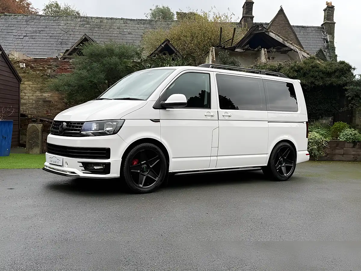 Used 2016 Volkswagen Transporter Shuttle S White - Interior and Exterior details 2