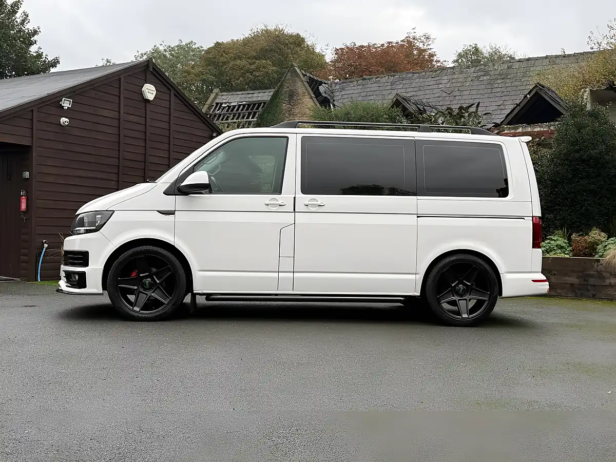 Used 2016 Volkswagen Transporter Shuttle S White - Interior and Exterior details 3