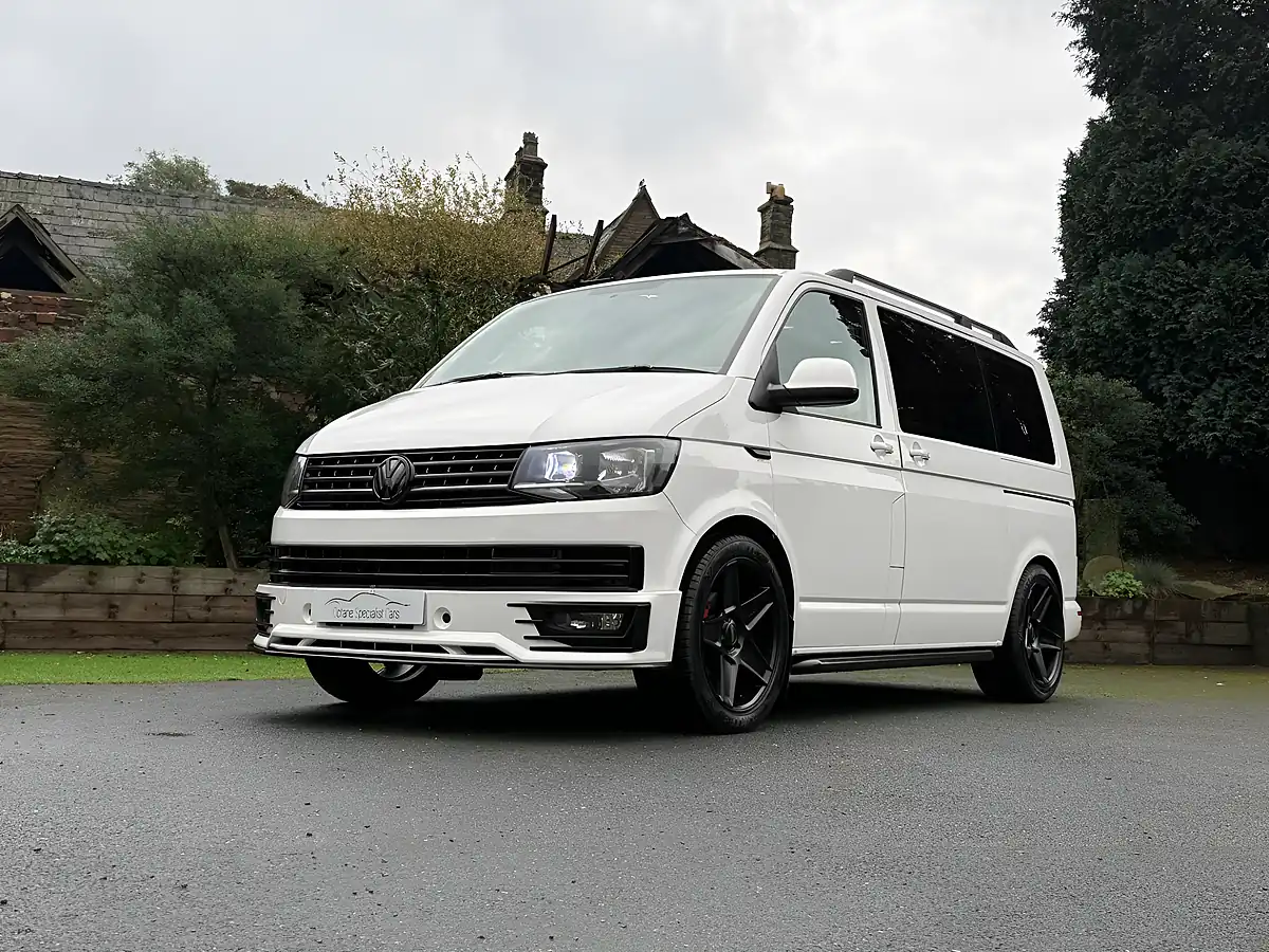 Used 2016 Volkswagen Transporter Shuttle S White - Interior and Exterior details 4