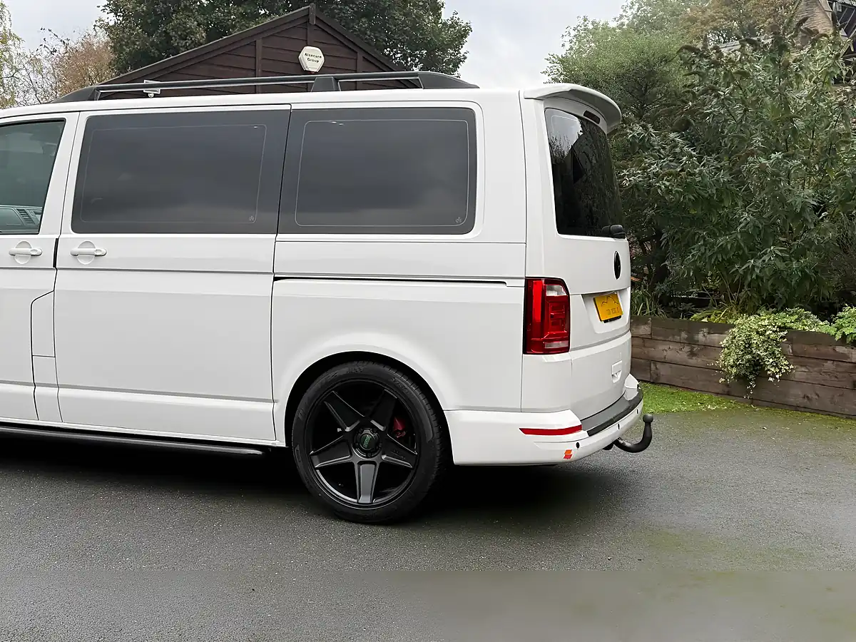 Used 2016 Volkswagen Transporter Shuttle S White - Interior and Exterior details 5