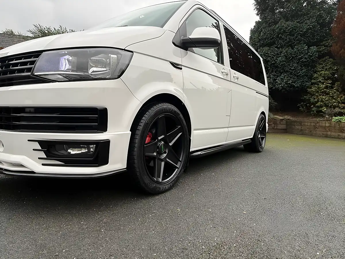 Used 2016 Volkswagen Transporter Shuttle S White - Interior and Exterior details 7
