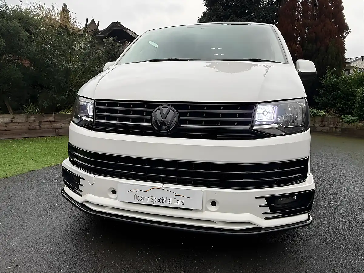 Used 2016 Volkswagen Transporter Shuttle S White - Interior and Exterior details 9