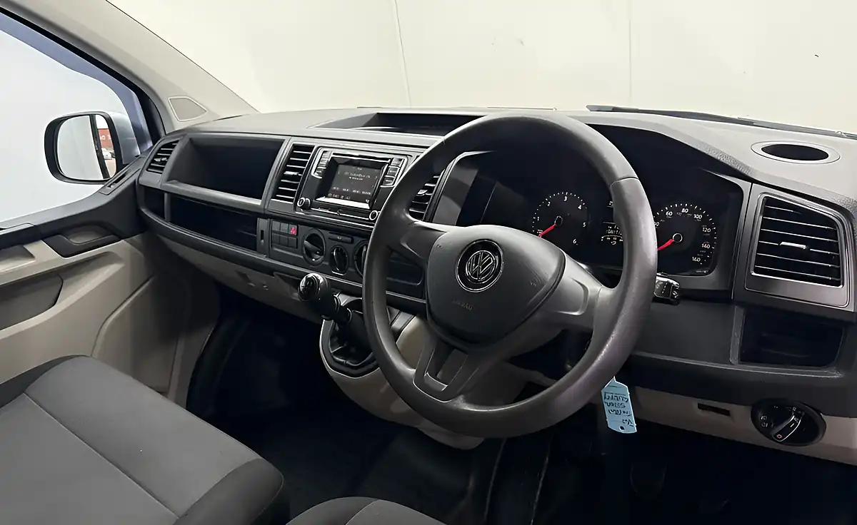 Used 2016 Volkswagen Transporter Startline Silver - Interior and Exterior details 11