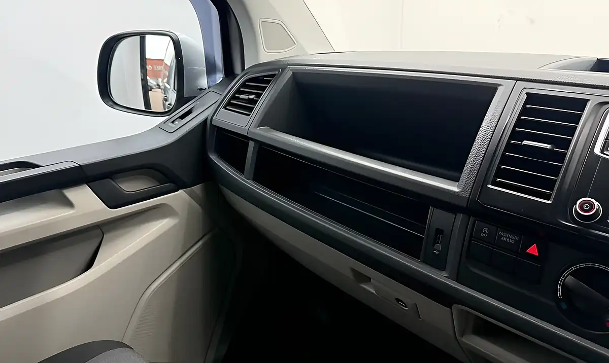 Used 2016 Volkswagen Transporter Startline Silver - Interior and Exterior details 13