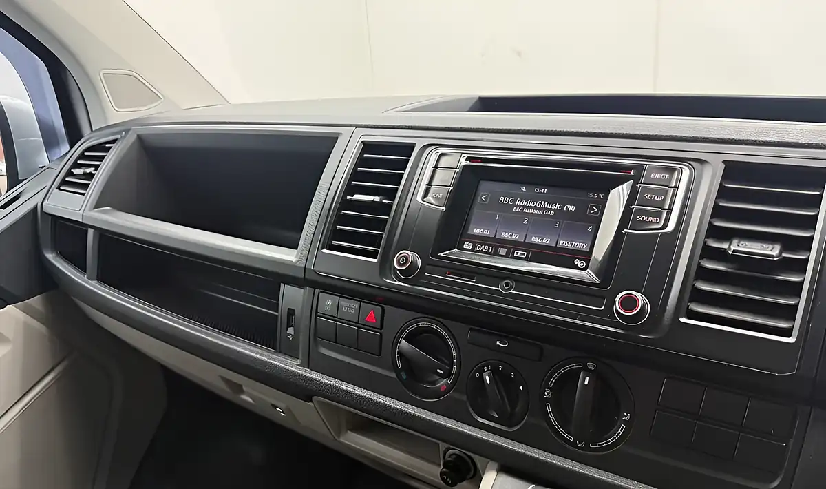 Used 2016 Volkswagen Transporter Startline Silver - Interior and Exterior details 14