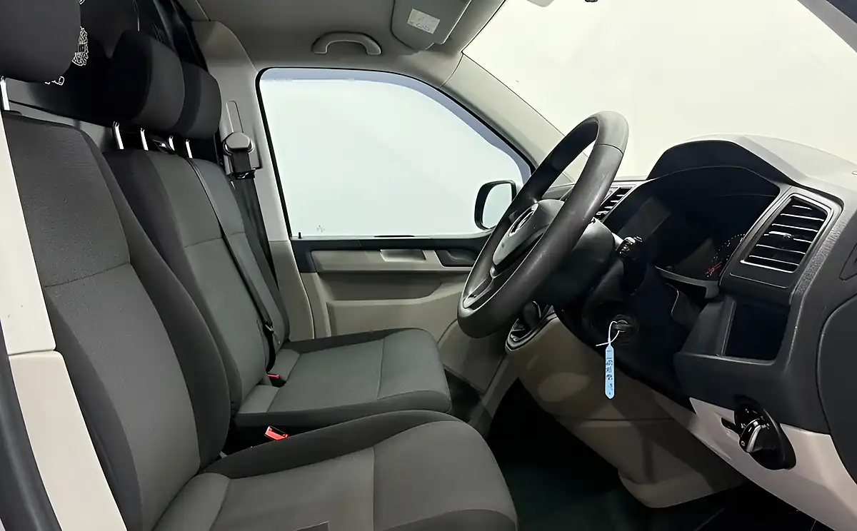Used 2016 Volkswagen Transporter Startline Silver - Interior and Exterior details 19