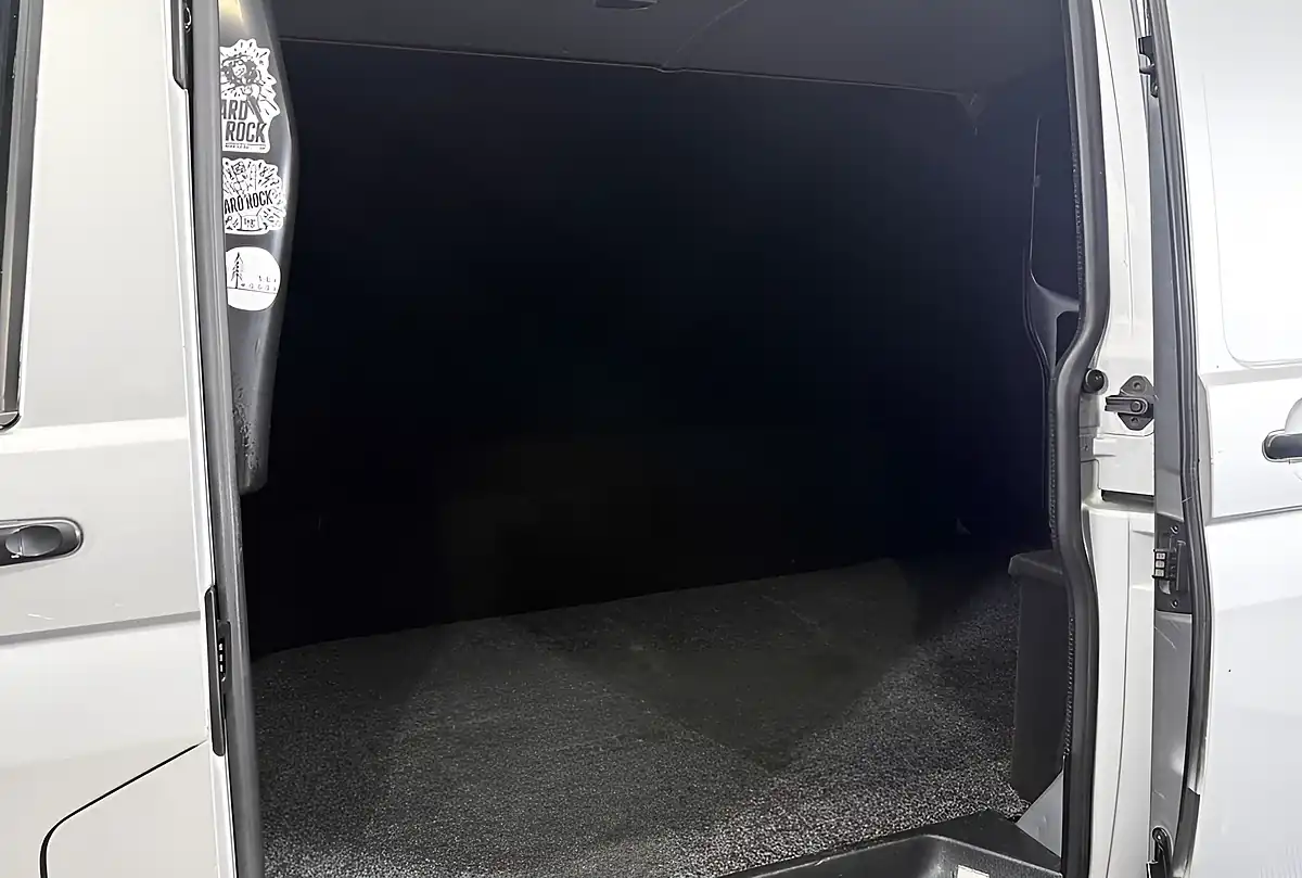 Used 2016 Volkswagen Transporter Startline Silver - Interior and Exterior details 20