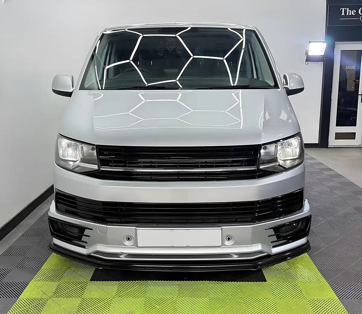 Used 2016 Volkswagen Transporter Startline Silver - Interior and Exterior details 4