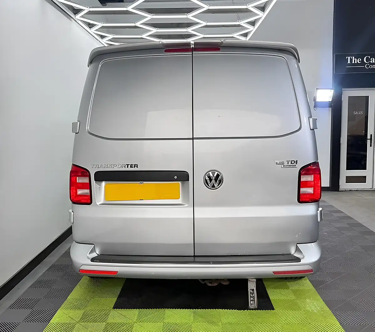 Used 2016 Volkswagen Transporter Startline Silver - Interior and Exterior details 5