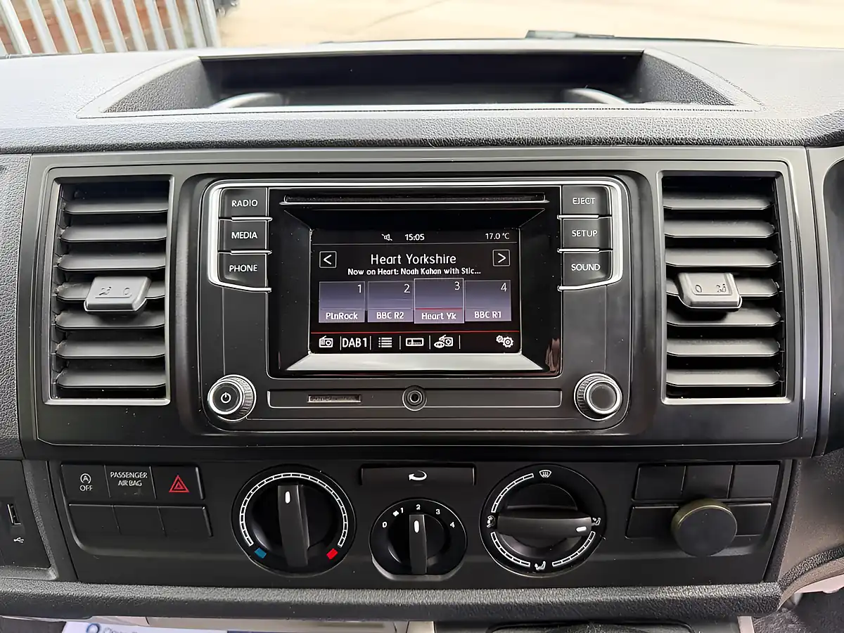 Used 2016 Volkswagen Transporter Startline White - Interior and Exterior details 13