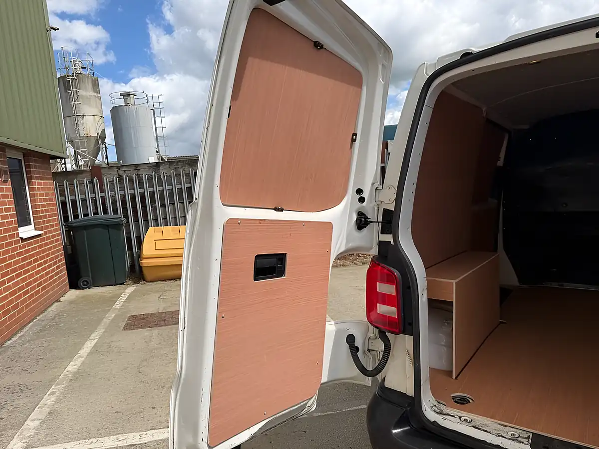Used 2016 Volkswagen Transporter Startline White - Interior and Exterior details 15