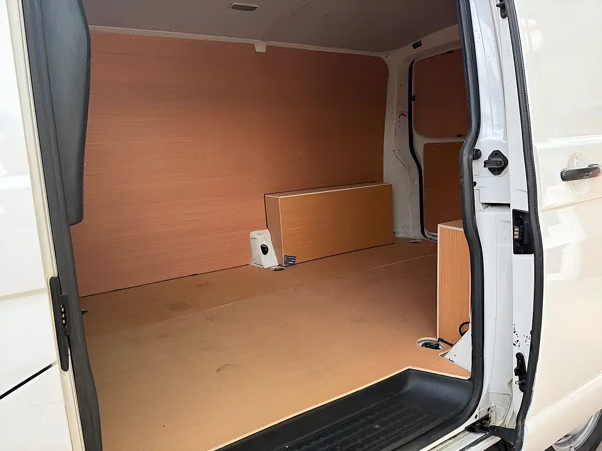 Used 2016 Volkswagen Transporter Startline White - Interior and Exterior details 16
