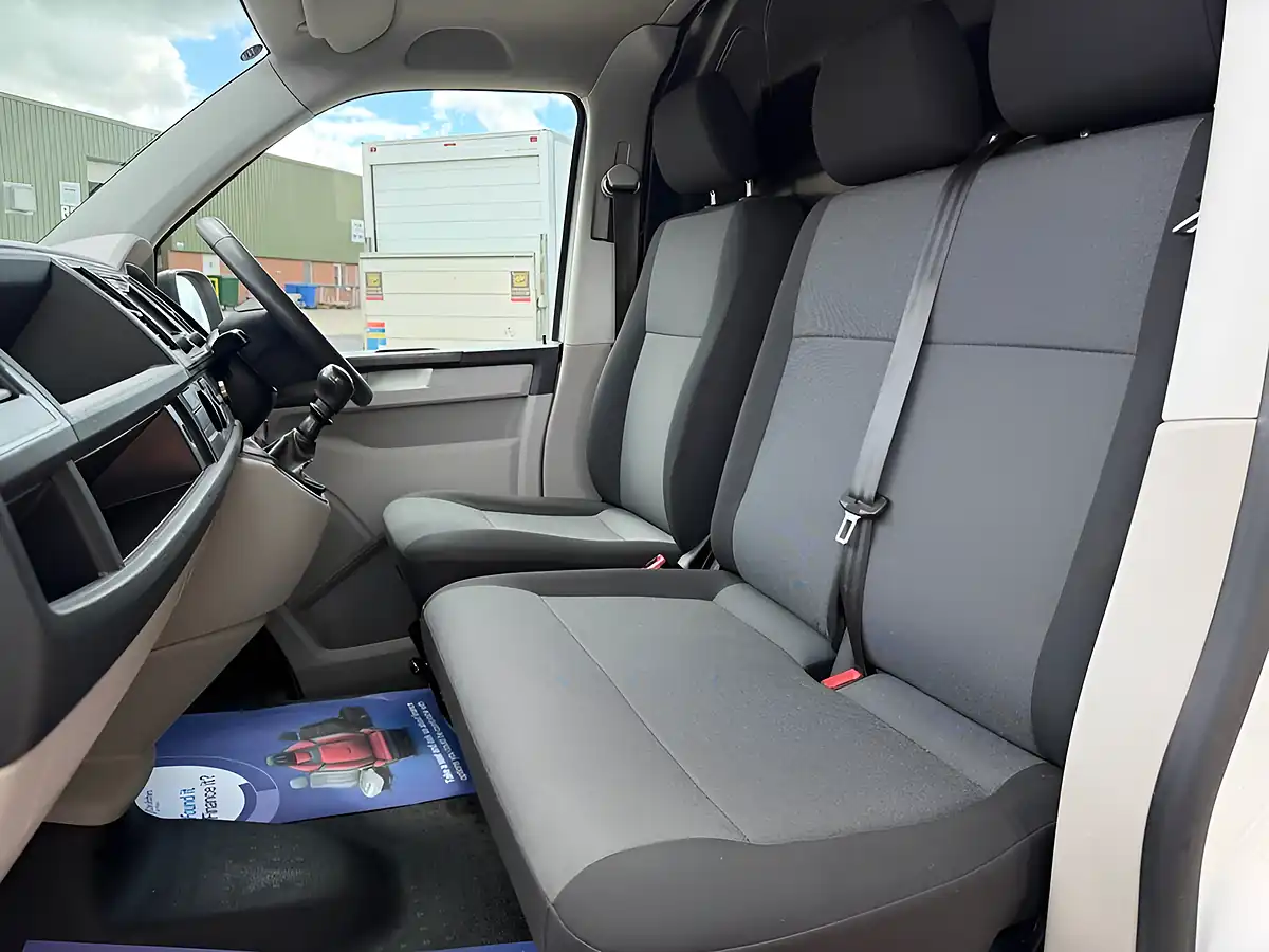 Used 2016 Volkswagen Transporter Startline White - Interior and Exterior details 17