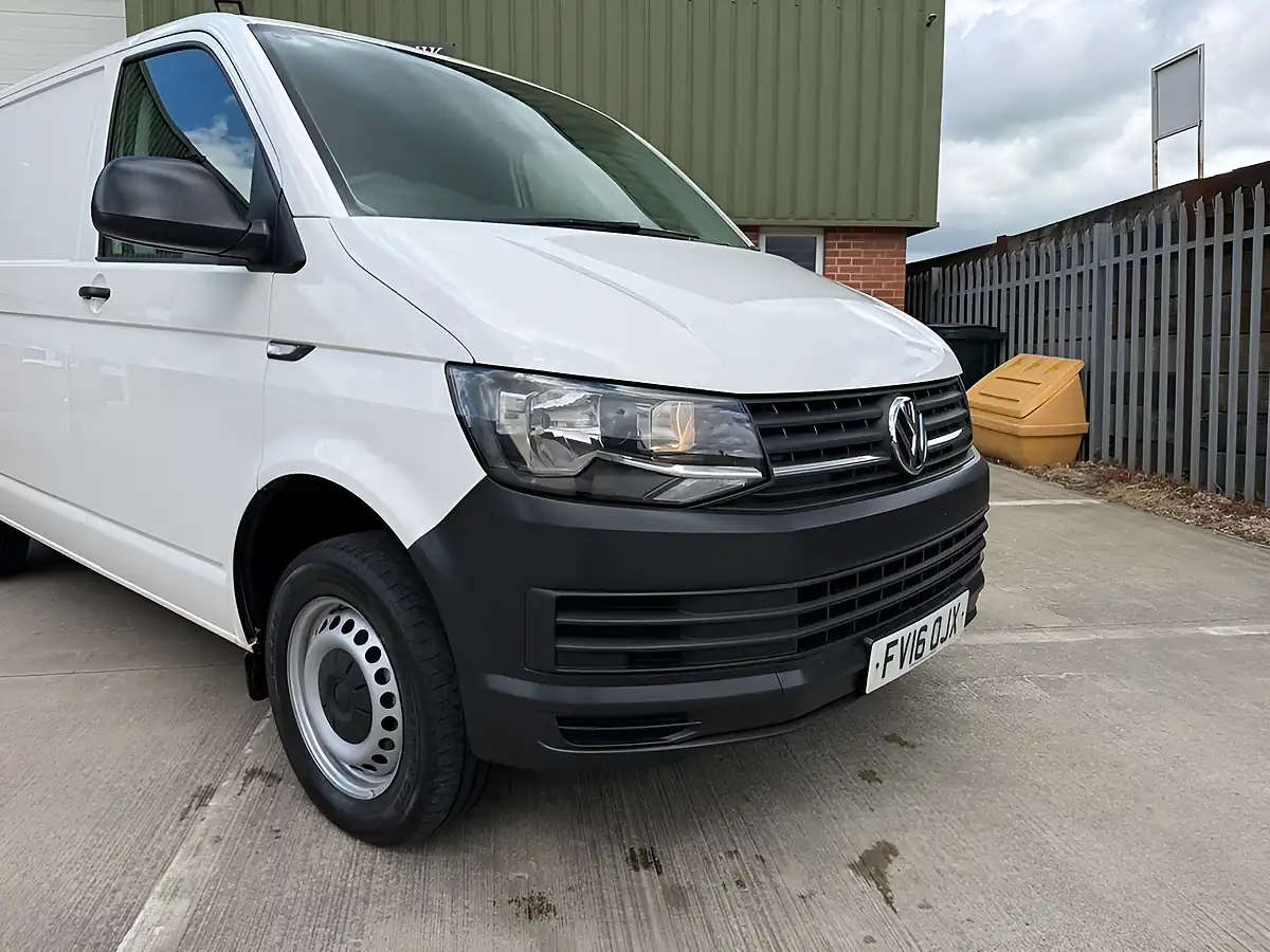 Used 2016 Volkswagen Transporter Startline White - Interior and Exterior details 18
