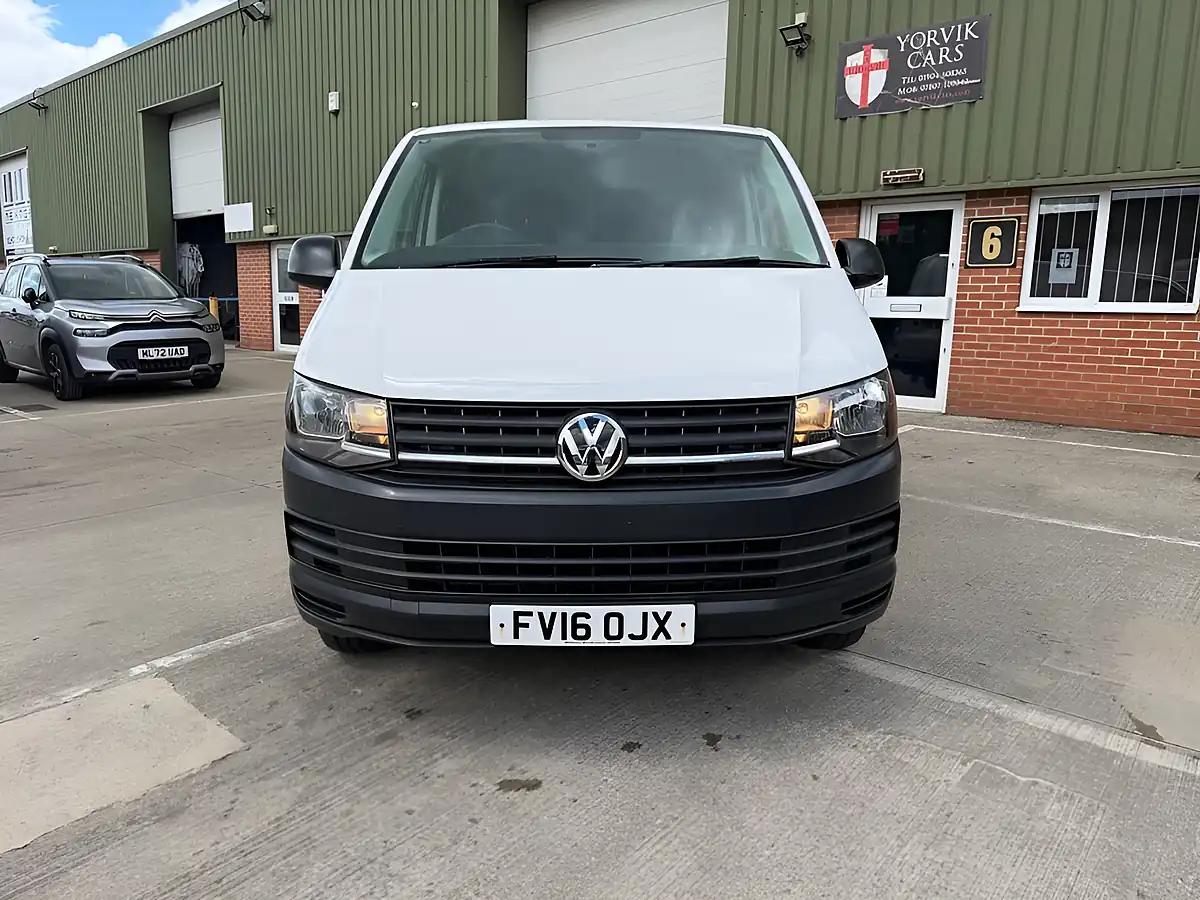 Used 2016 Volkswagen Transporter Startline White - Interior and Exterior details 5
