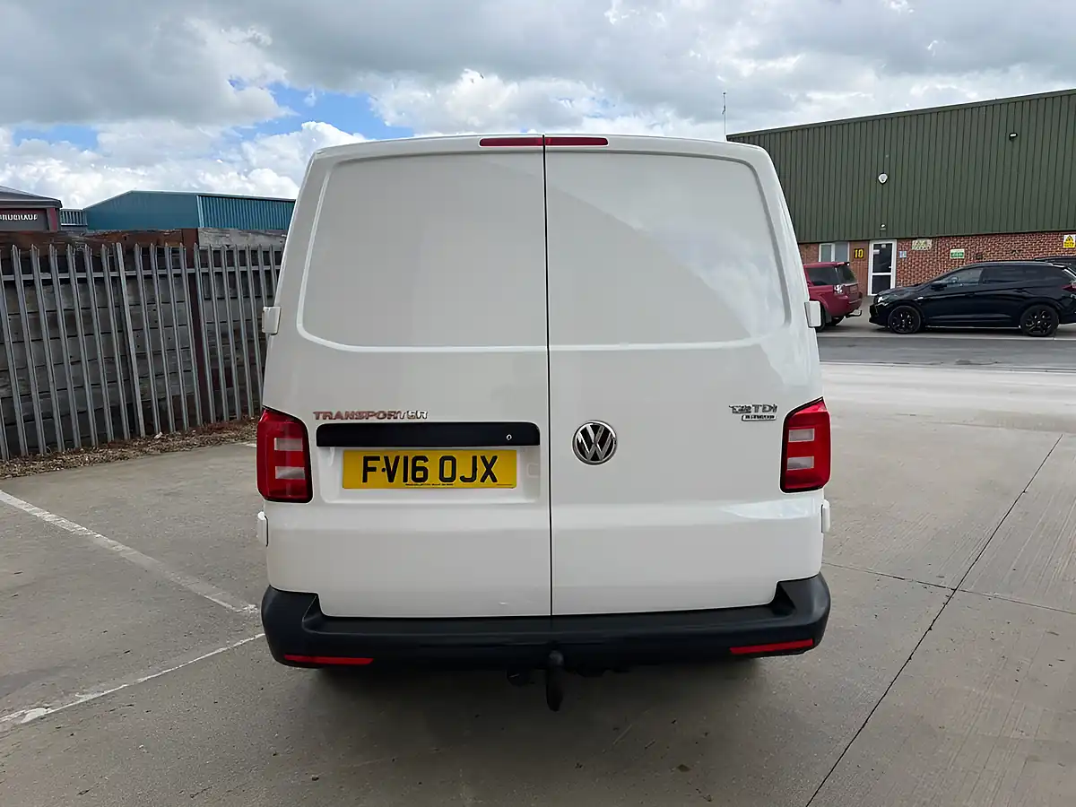 Used 2016 Volkswagen Transporter Startline White - Interior and Exterior details 6