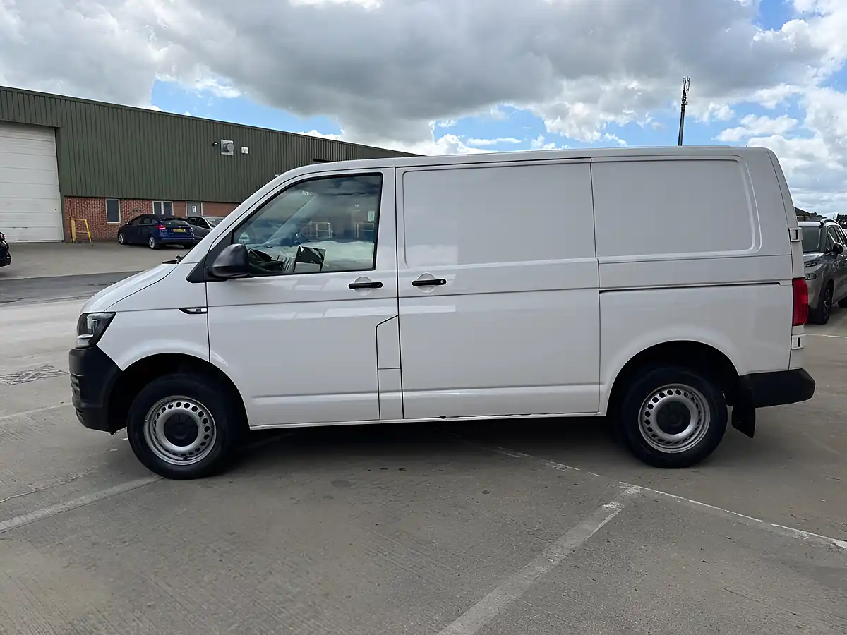 Used 2016 Volkswagen Transporter Startline White - Interior and Exterior details 8