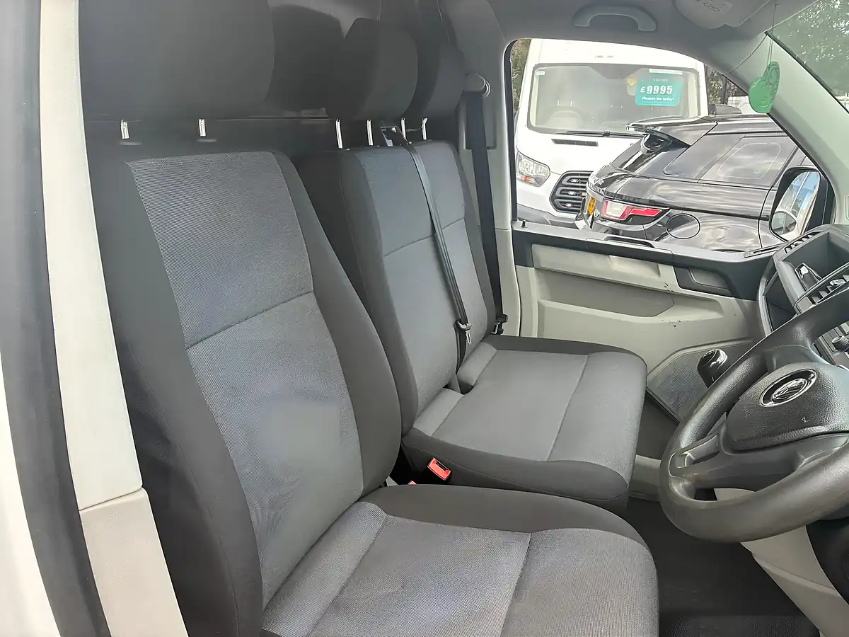 Used 2016 Volkswagen Transporter Startline White - Interior and Exterior details 11