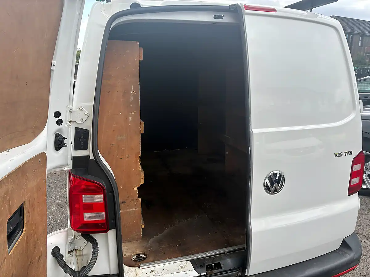 Used 2016 Volkswagen Transporter Startline White - Interior and Exterior details 12