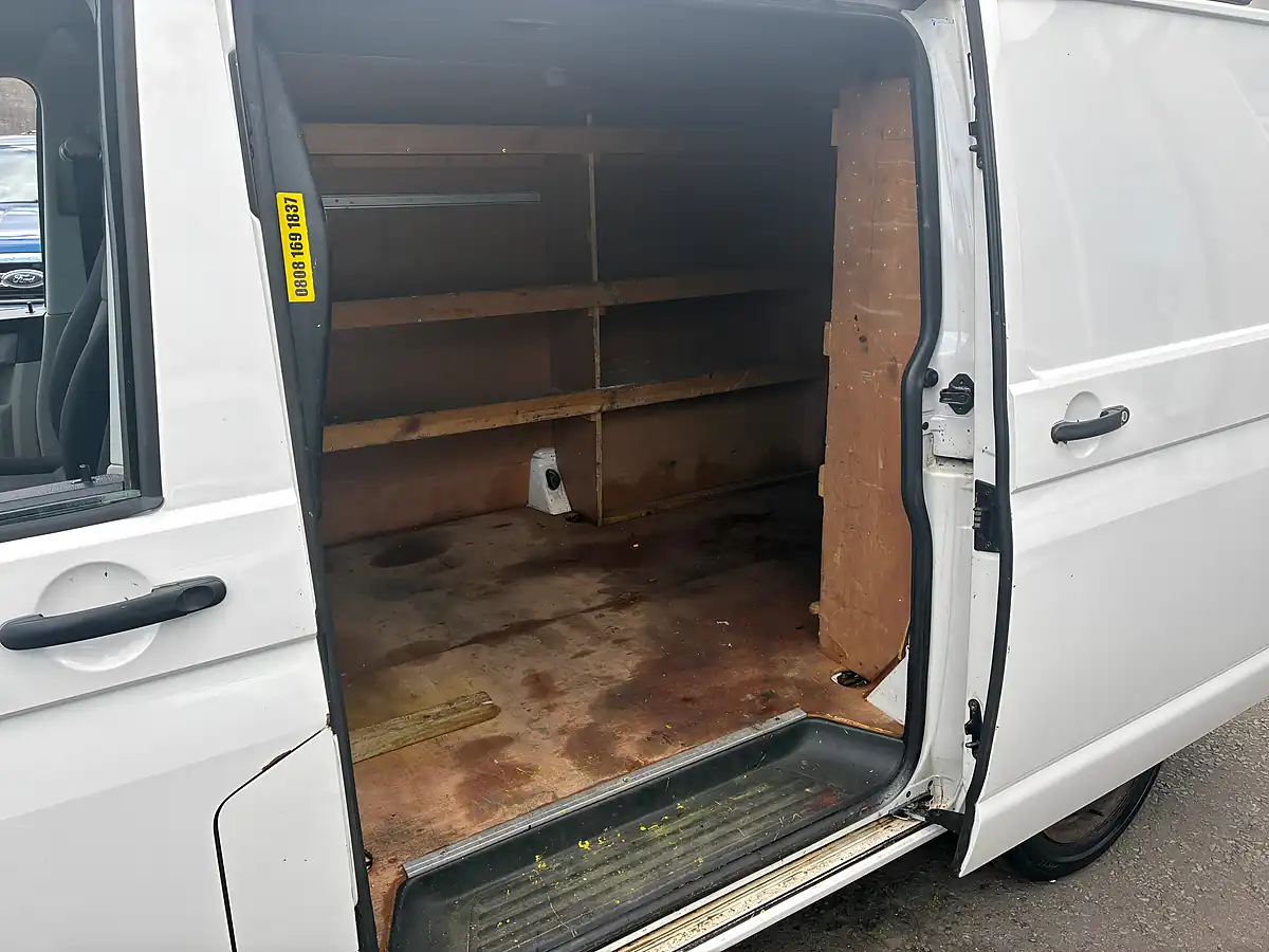 Used 2016 Volkswagen Transporter Startline White - Interior and Exterior details 13