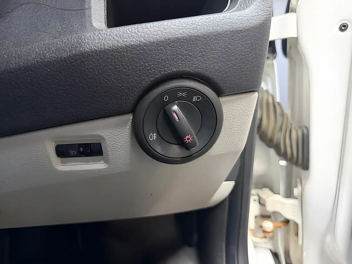 Used 2016 Volkswagen Transporter Startline White - Interior and Exterior details 15