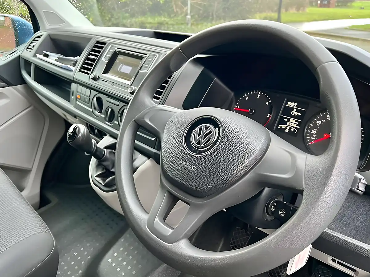 Used 2016 Volkswagen Transporter T30 S Blue - Interior and Exterior details 19