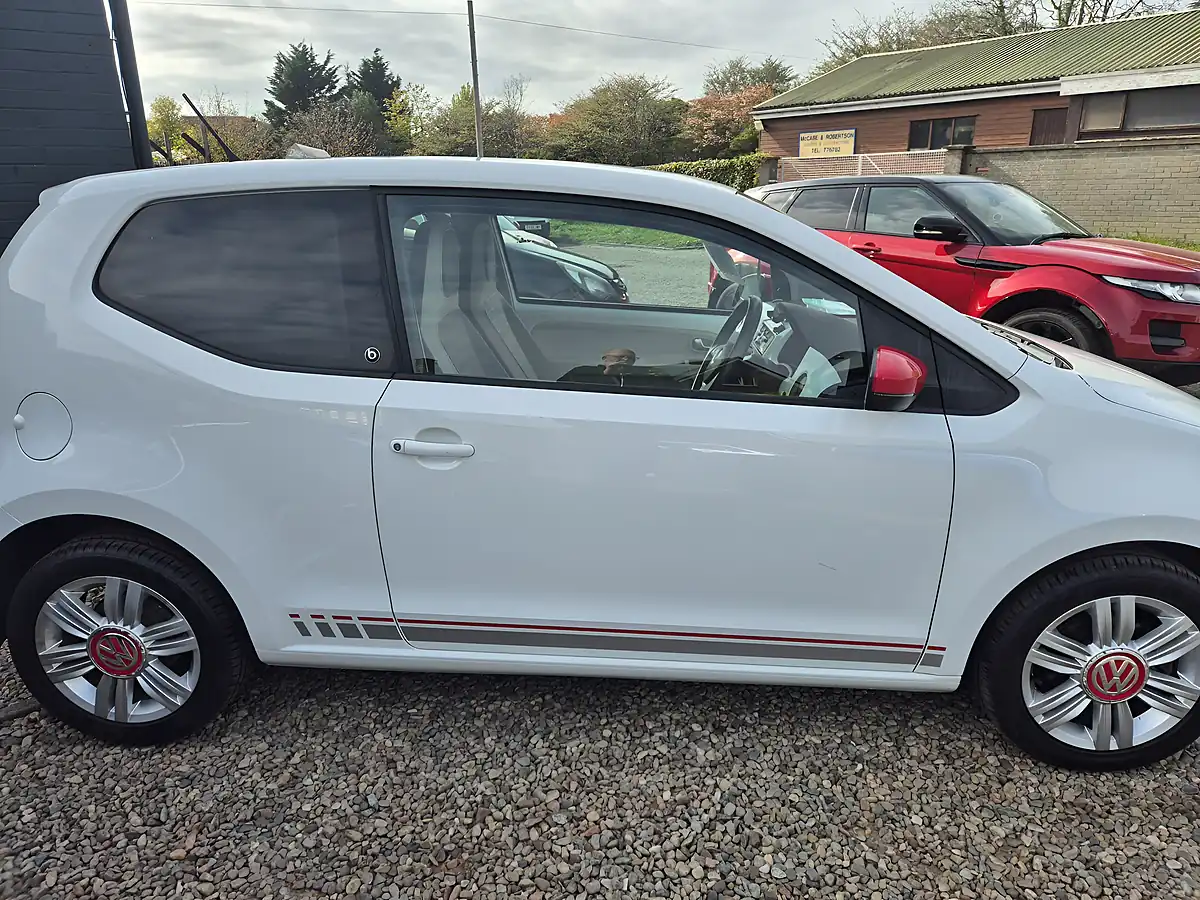 Used 2016 Volkswagen Up! Beats White - Interior and Exterior details 9
