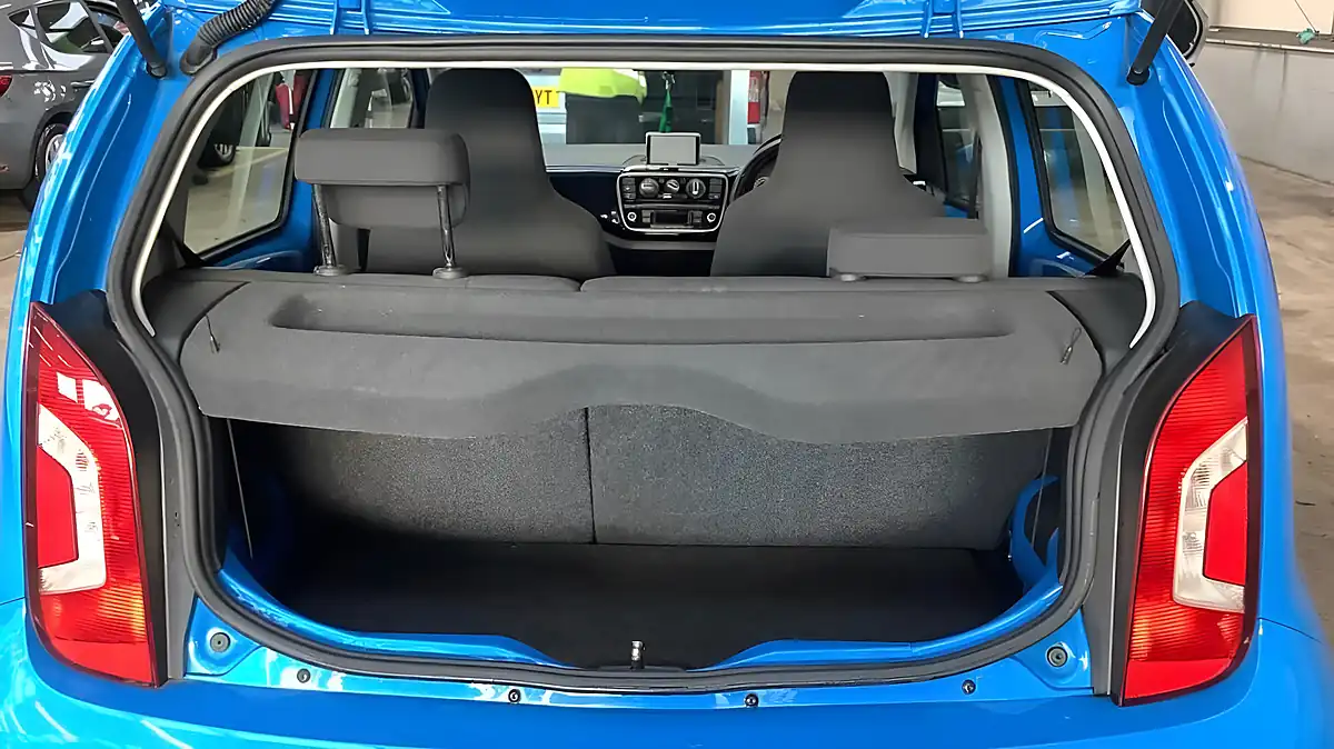 Used 2016 Volkswagen Up! High Up! Blue - Interior and Exterior details 7