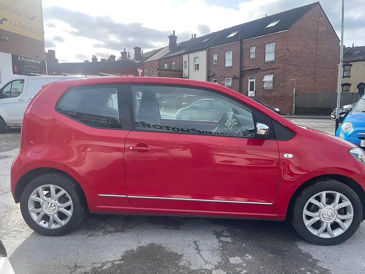 Used 2016 Volkswagen Up! Move Up! Red - Interior and Exterior details 12