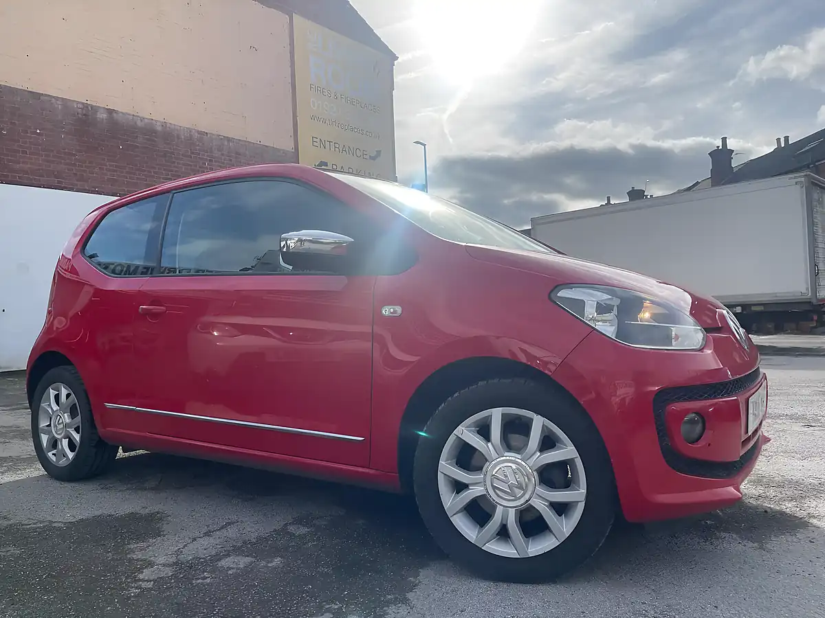 Used 2016 Volkswagen Up! Move Up! Red - Interior and Exterior details 3