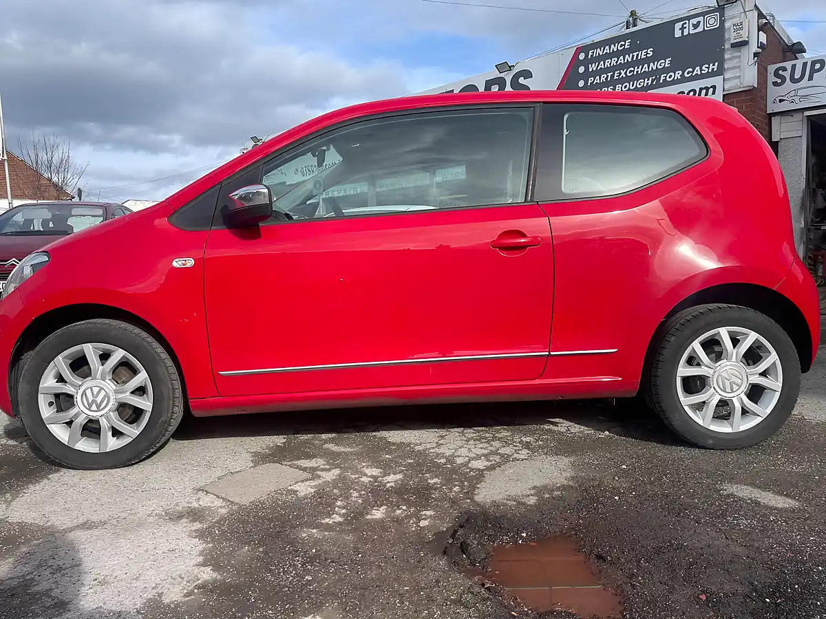Used 2016 Volkswagen Up! Move Up! Red - Interior and Exterior details 9