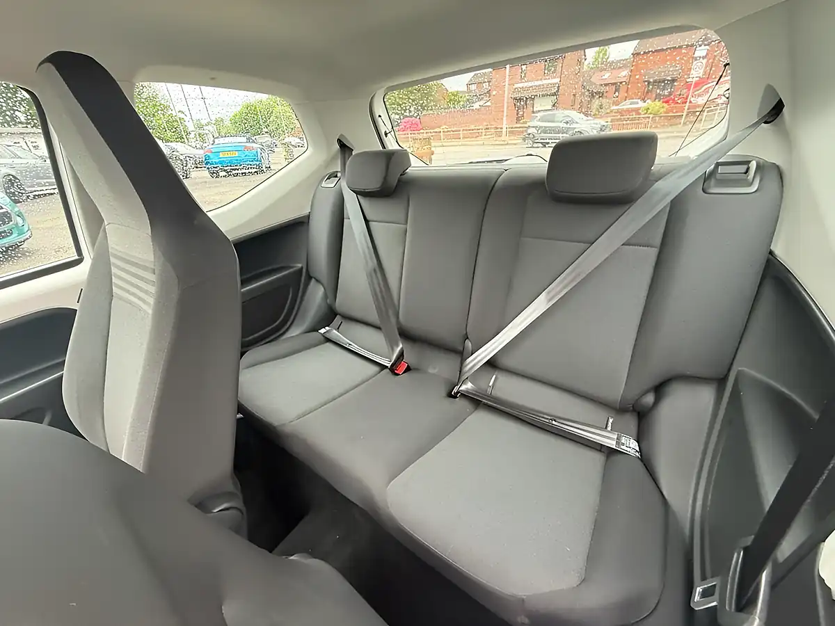 Used 2016 Volkswagen Up! Move Up! White - Interior and Exterior details 16