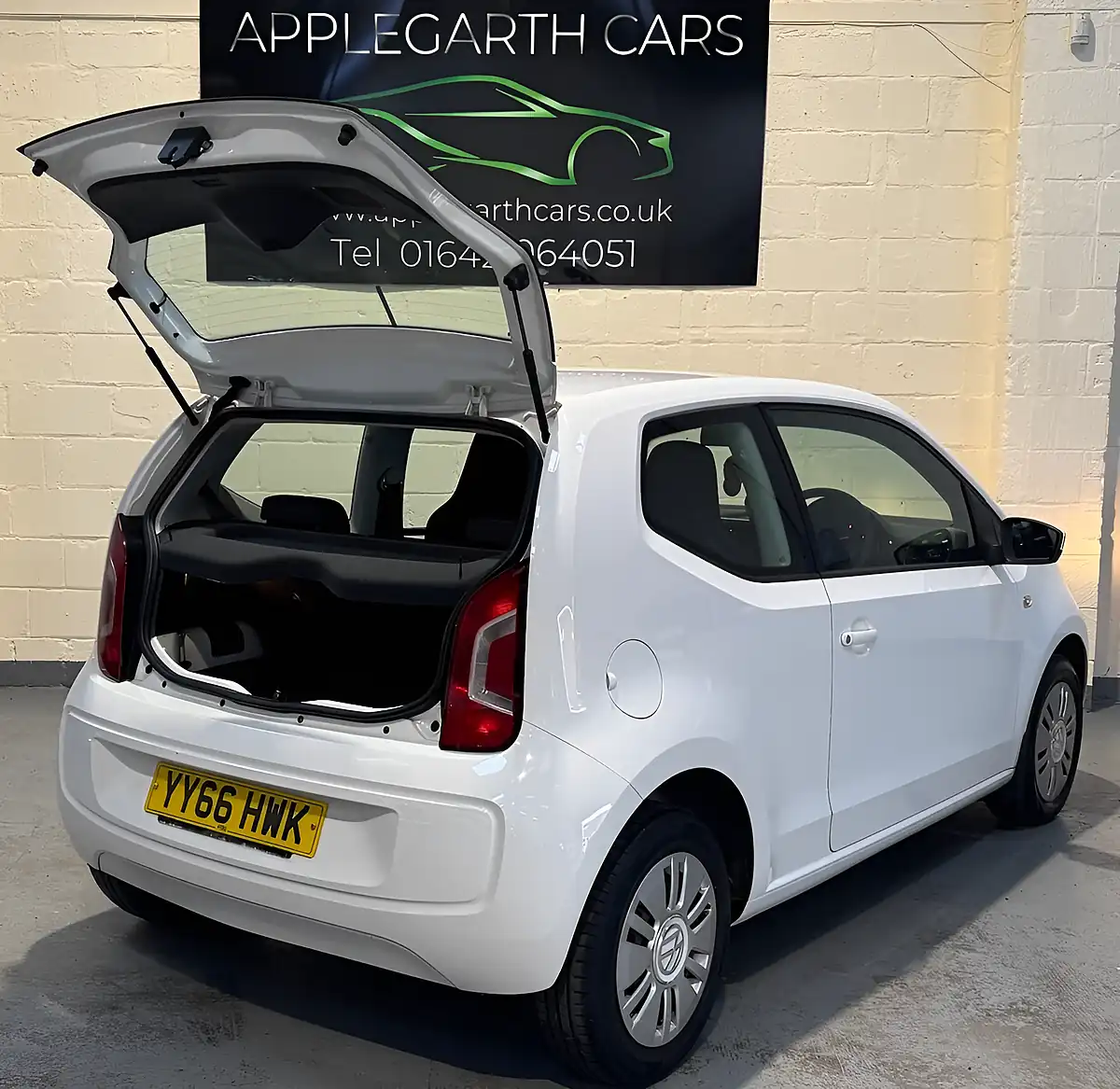 Used 2016 Volkswagen Up! Move Up! White - Interior and Exterior details 4