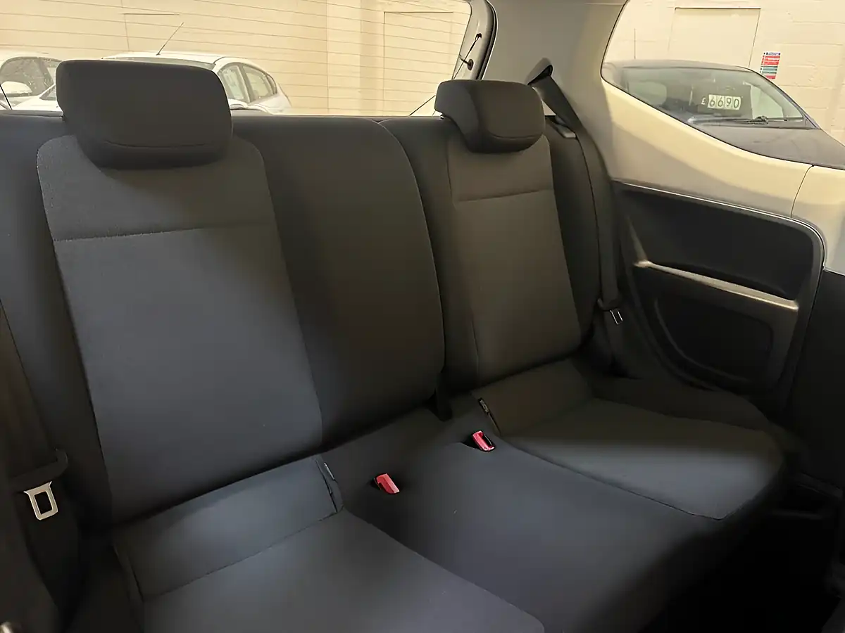 Used 2016 Volkswagen Up! Move Up! White - Interior and Exterior details 7
