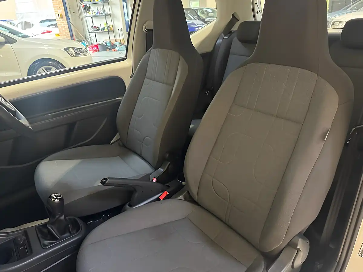 Used 2016 Volkswagen Up! Move Up! White - Interior and Exterior details 9