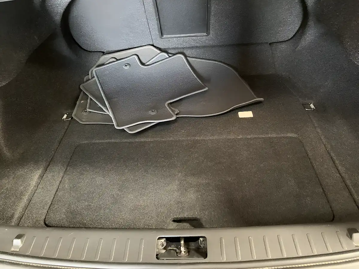 Used 2016 Volvo S60 Se Lux Nav Black - Interior and Exterior details 10