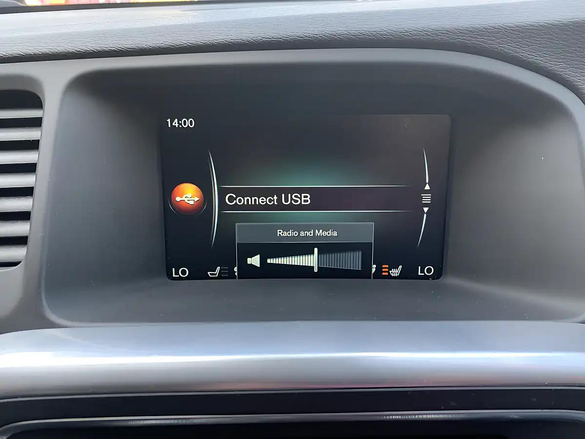Used 2016 Volvo S60 Se Lux Nav Black - Interior and Exterior details 12