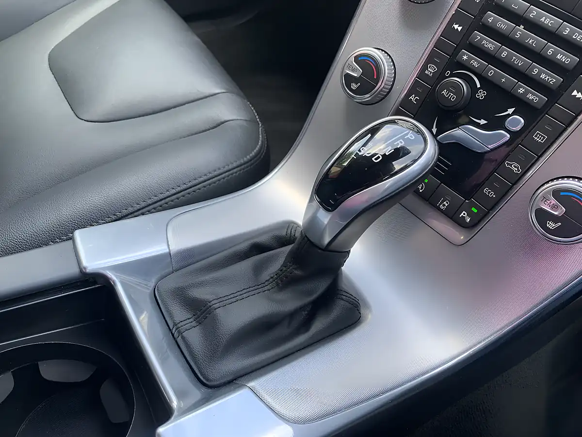 Used 2016 Volvo S60 Se Lux Nav Black - Interior and Exterior details 13