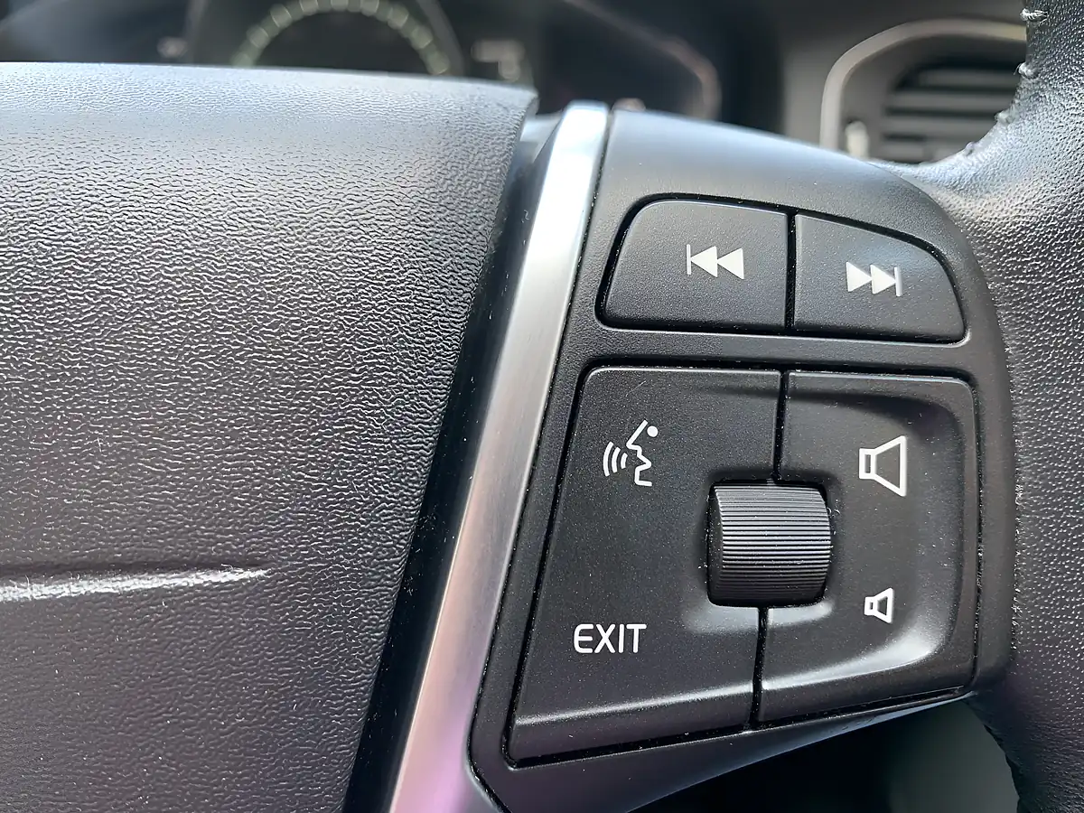 Used 2016 Volvo S60 Se Lux Nav Black - Interior and Exterior details 14