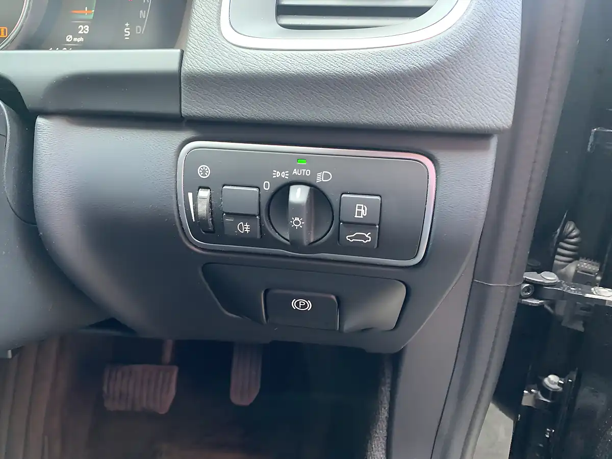 Used 2016 Volvo S60 Se Lux Nav Black - Interior and Exterior details 15