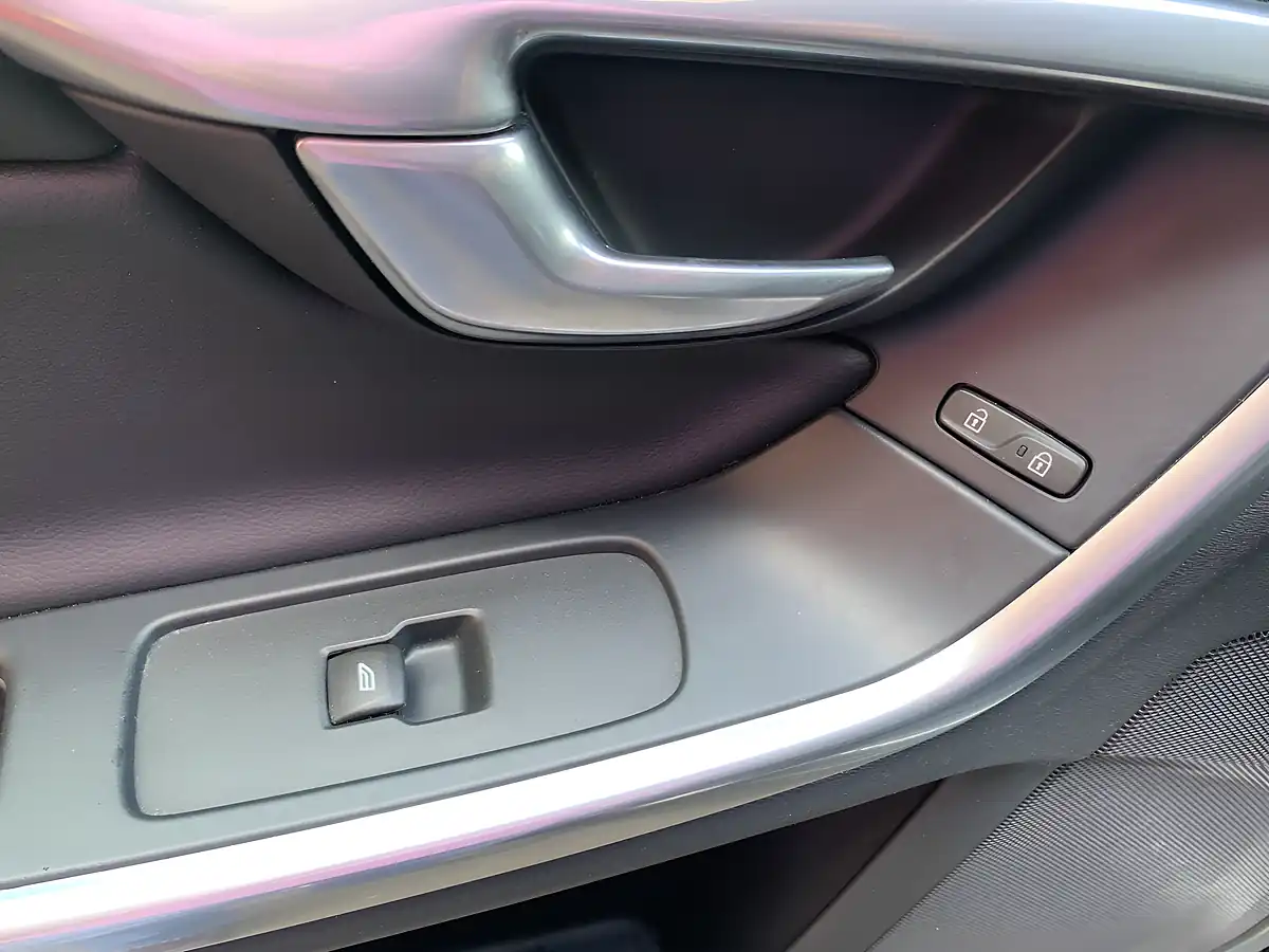 Used 2016 Volvo S60 Se Lux Nav Black - Interior and Exterior details 18
